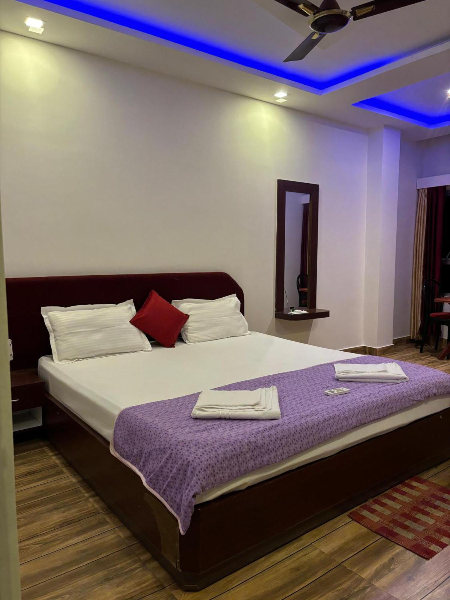 The Tamarind Tree Hotel & Restaurant Shadipur Exterior foto