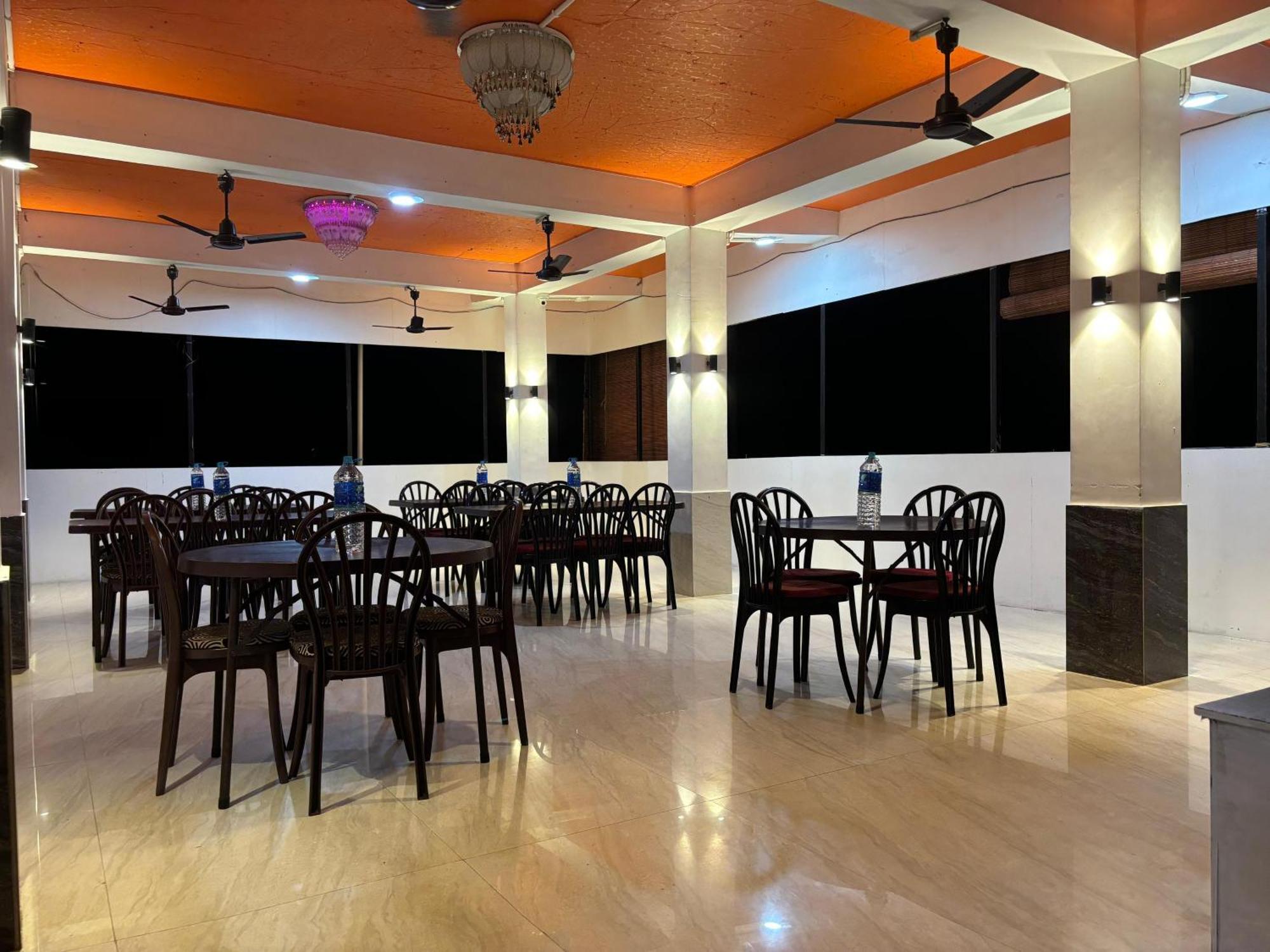 The Tamarind Tree Hotel & Restaurant Shadipur Exterior foto